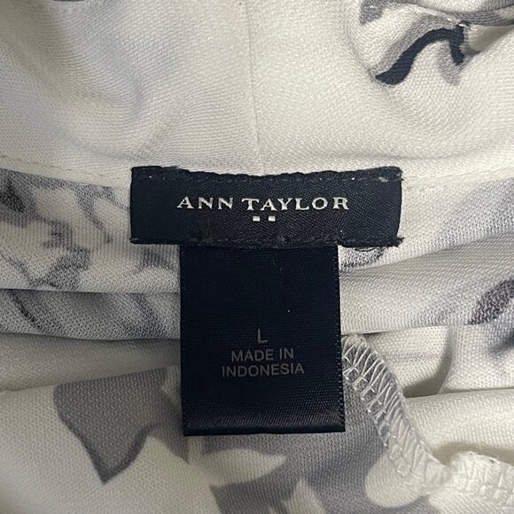 Ann Taylor Floral Sleeveless Blouse Size L Ivory Gray - Picture 3 of 4